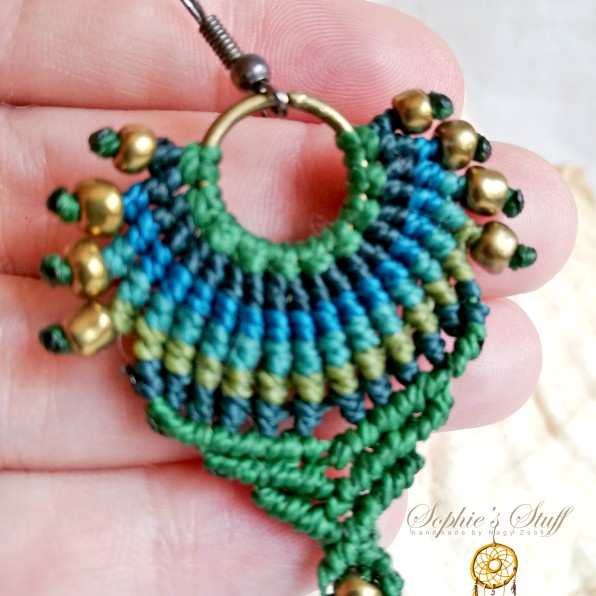 green earrings4